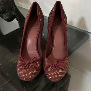Tory Burch 7.5 suede pumps